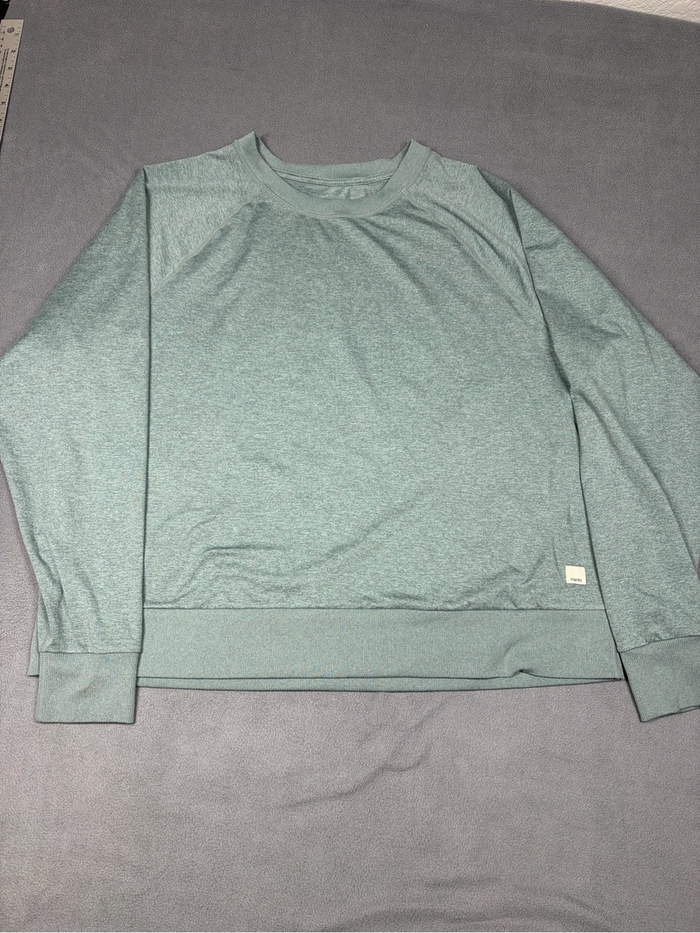 Vuori Crewneck Sweater Womens Large Lightweight Crop Heathered Sage